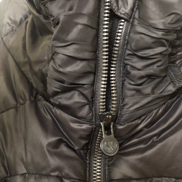 Lululemon puffer jacket with beautiful details - Picture 9 of 10